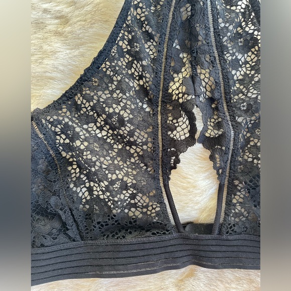 Victoria’s Secret Very Sexy Lace Halter Bralette Bra Top - Picture 3 of 7